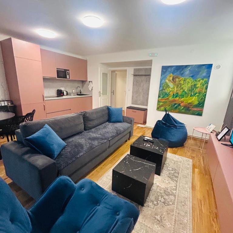 CityTales - Sarajevo Center Apartments - Free Parking - 1 Apartment with one Bedroom & 1 Deluxe Studio Apartment - One-Bedroom Apartment with Garden View - 9