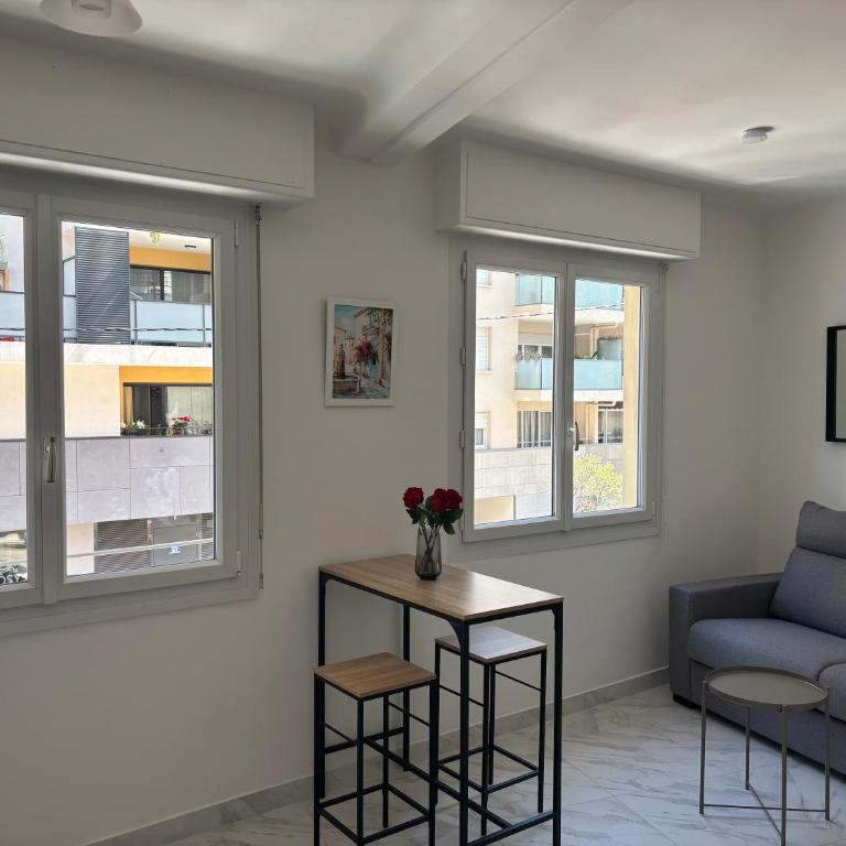 Studio Proche Tram accès Centre Ville Plage - Appartement - 2