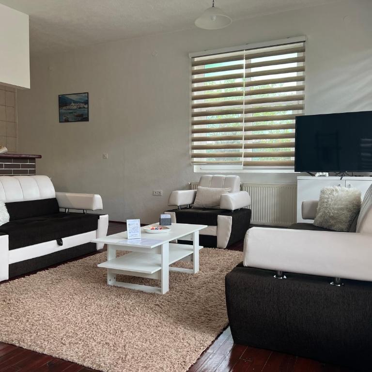 La Bocca Apartment - Airport, Parking, AC, Bidet, Coffee Machine, PS3 - One-Bedroom Apartment - 4