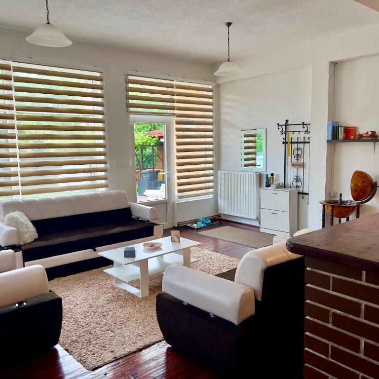 La Bocca Apartment - Airport, Parking, AC, Bidet, Coffee Machine, PS3 - One-Bedroom Apartment - 5