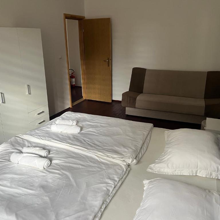La Bocca Apartment - Airport, Parking, AC, Bidet, Coffee Machine, PS3 - One-Bedroom Apartment - 9