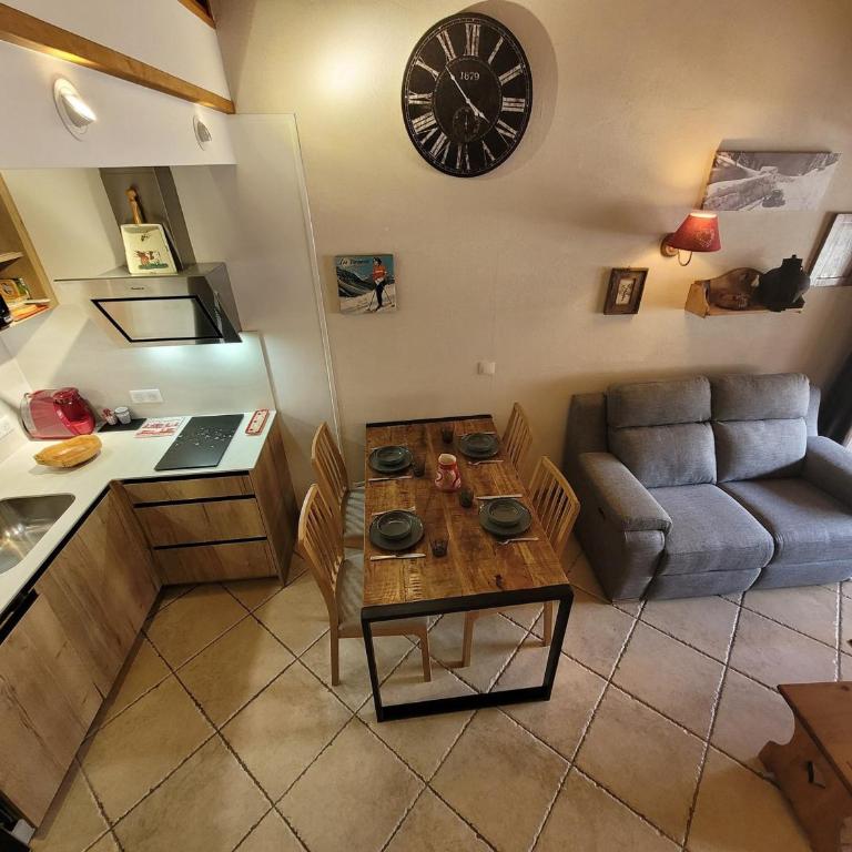 Appartement cosy rénové, 2 pièces, calme, proche pistes et commerces, parking privé - FR-1-598-77 - Apartment (5 Erwachsene) - 12