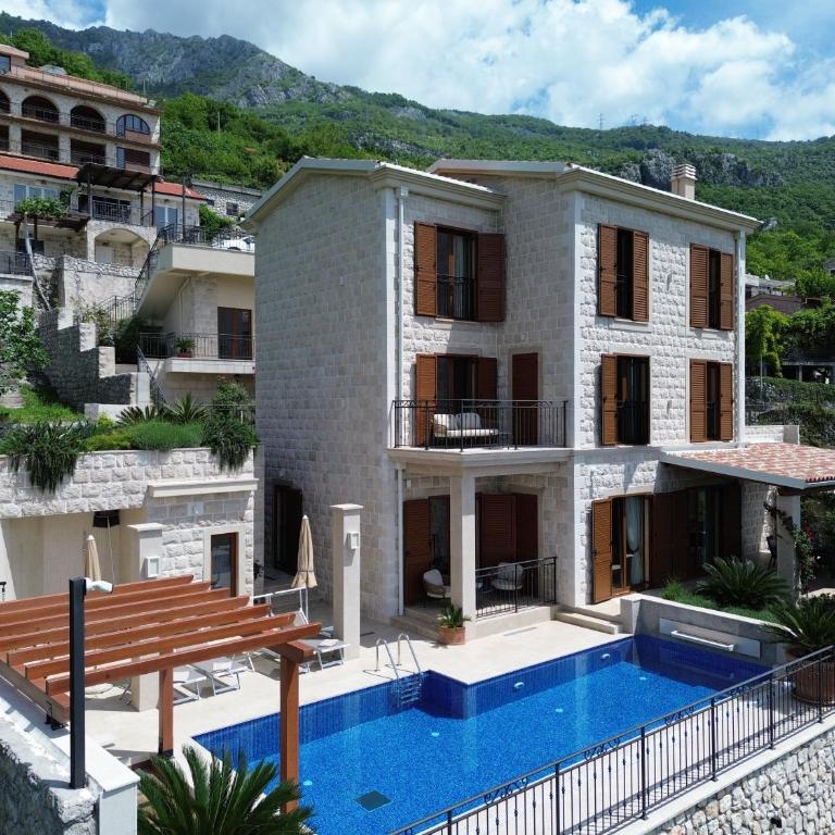 Luxury Villa Flower - Vila sa Sopstvenim Bazenom - 3