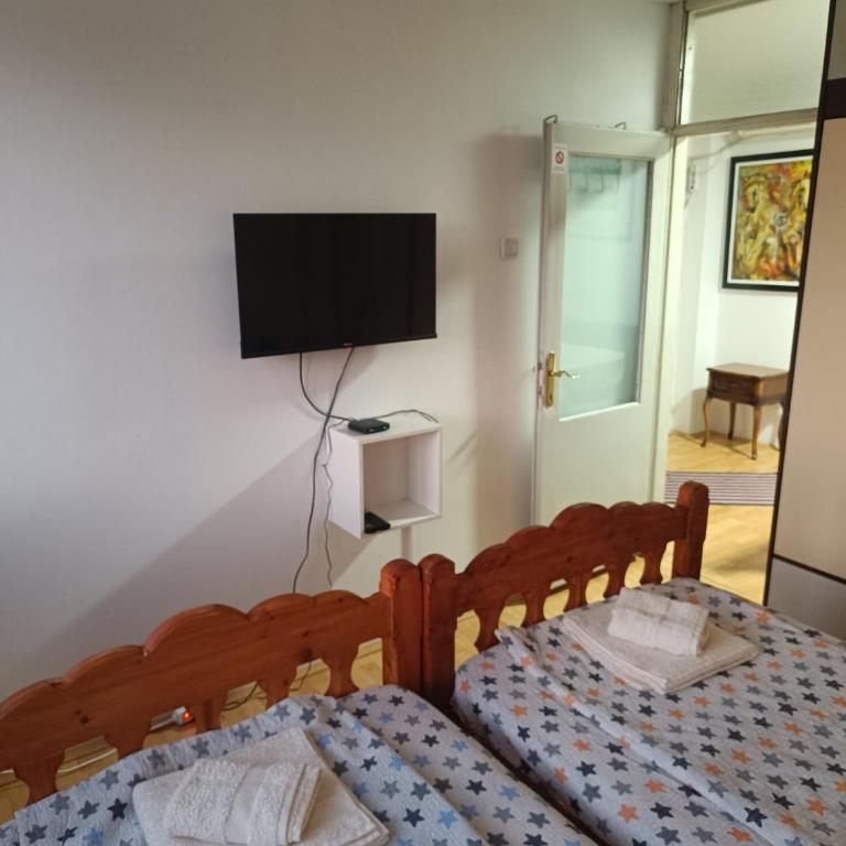 Plan B - One-Bedroom Apartment - 4
