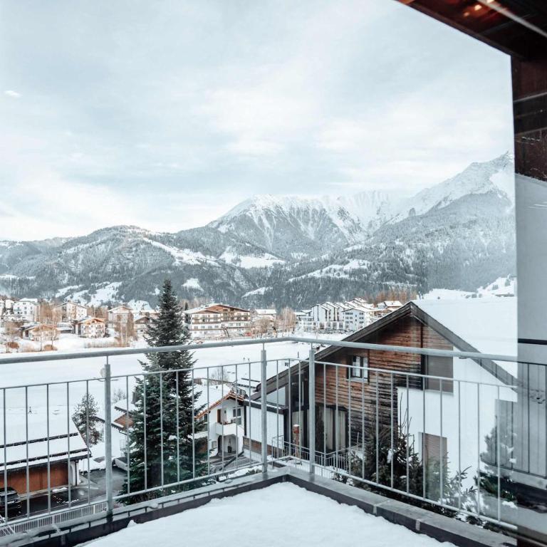 Stylish Lakeview Apartment Balcony & Free Parking - Apartment - 14