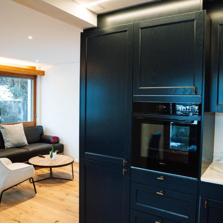 Stylish Lakeview Apartment Balcony & Free Parking - Apartment - 19