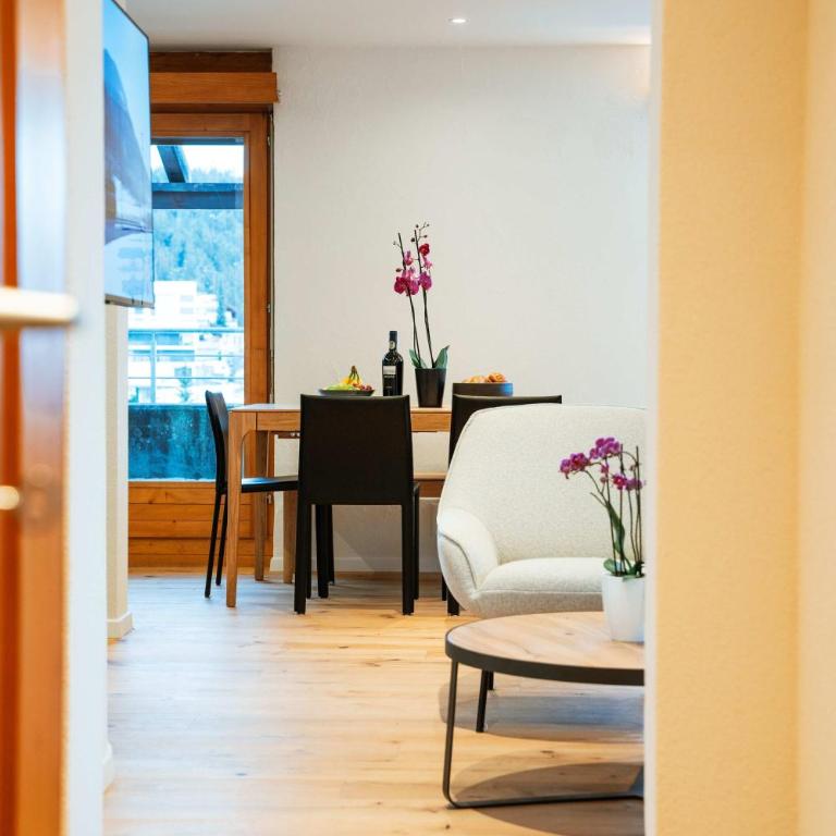 Stylish Lakeview Apartment Balcony & Free Parking - Apartment - 40