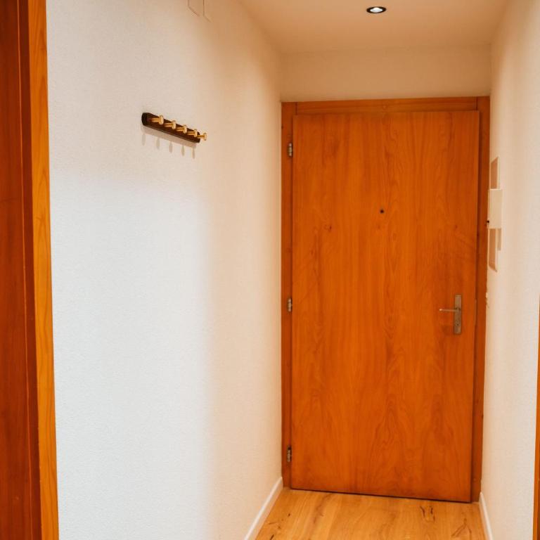 Stylish Lakeview Apartment Balcony & Free Parking - Apartment - 42