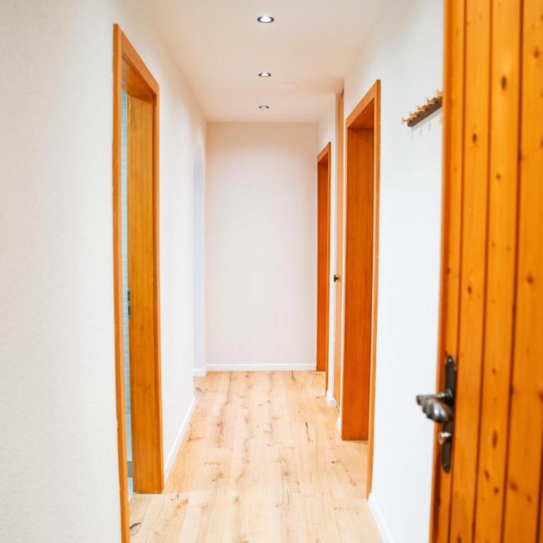 Stylish Lakeview Apartment Balcony & Free Parking - Apartment - 43
