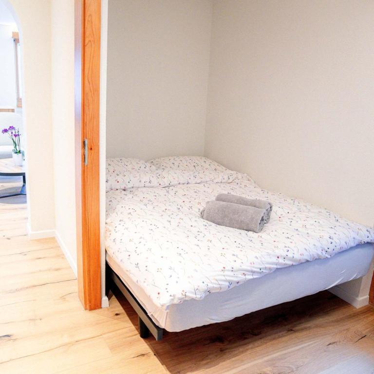 Stylish Lakeview Apartment Balcony & Free Parking - Apartment - 46