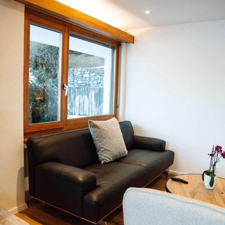 Stylish Lakeview Apartment Balcony & Free Parking - Apartment - 51
