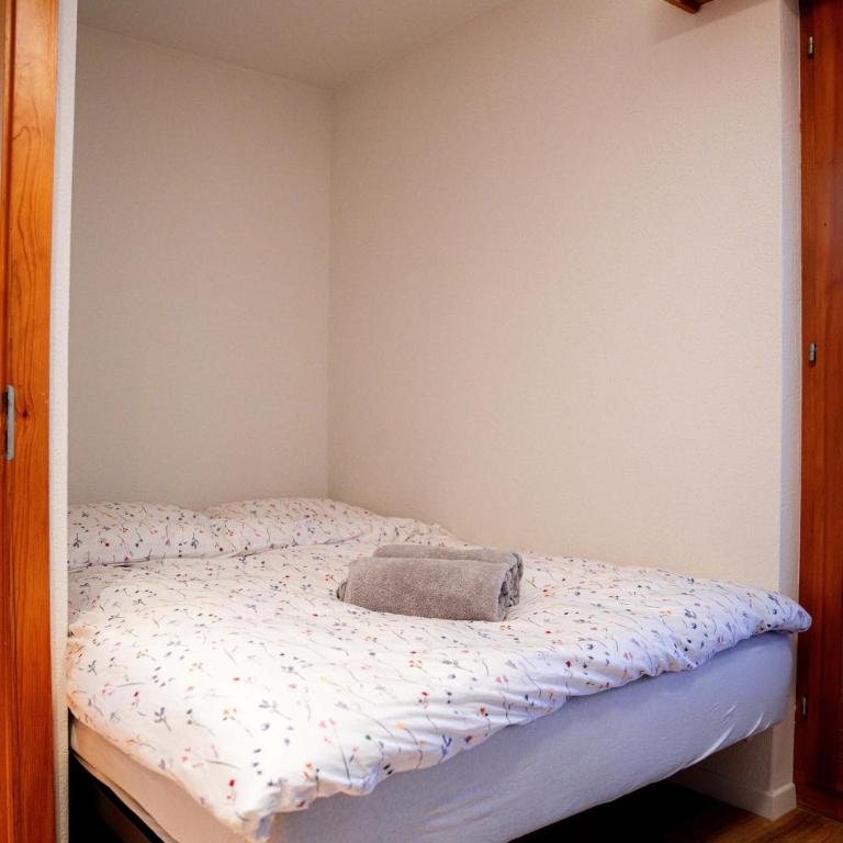 Stylish Lakeview Apartment Balcony & Free Parking - Apartment - 53