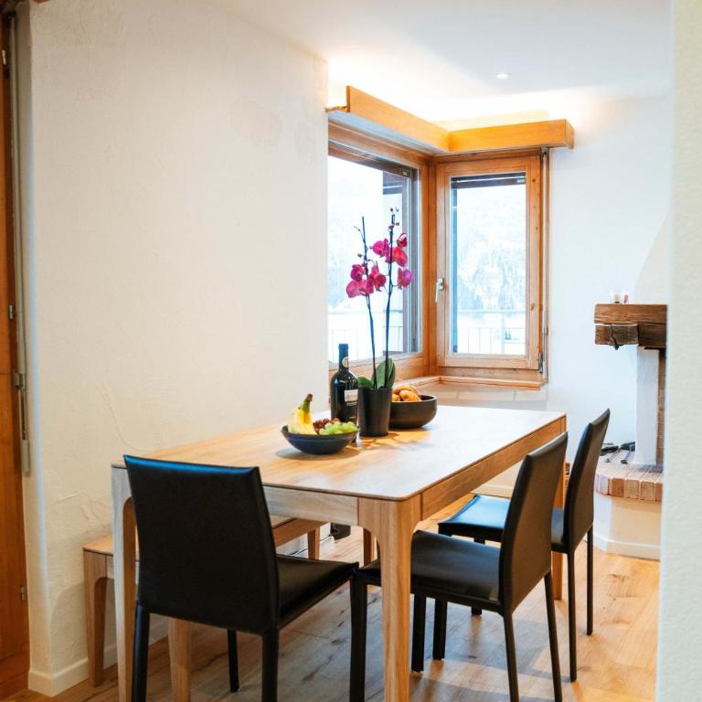 Stylish Lakeview Apartment Balcony & Free Parking - Apartment - 56