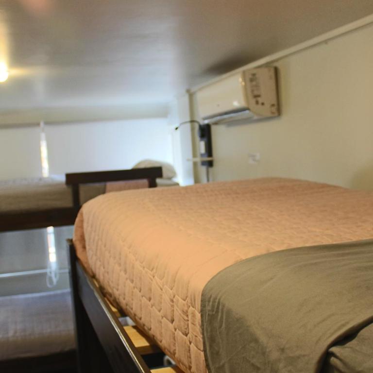 Guanako Rooftop Hostel - Bed in 4-Bed Dormitory Room - 3