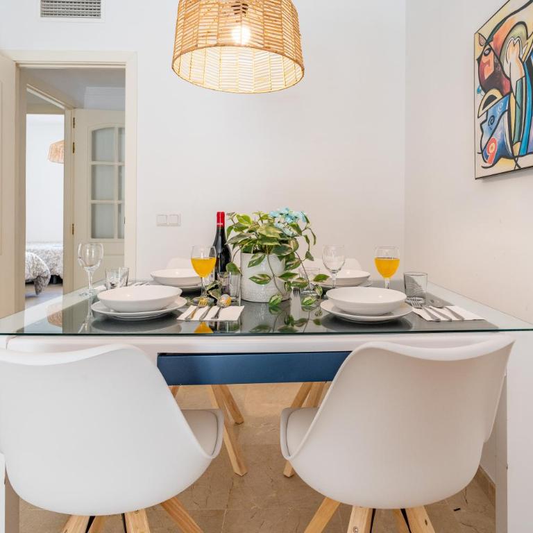 2-Bedroom Beachside Apartment with Private Parking, Estepona Centre - Apartamento de 2 dormitorios - 19