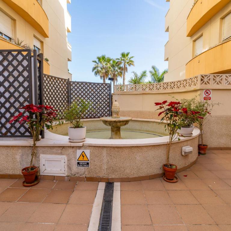 2-Bedroom Beachside Apartment with Private Parking, Estepona Centre - Apartamento de 2 dormitorios - 42