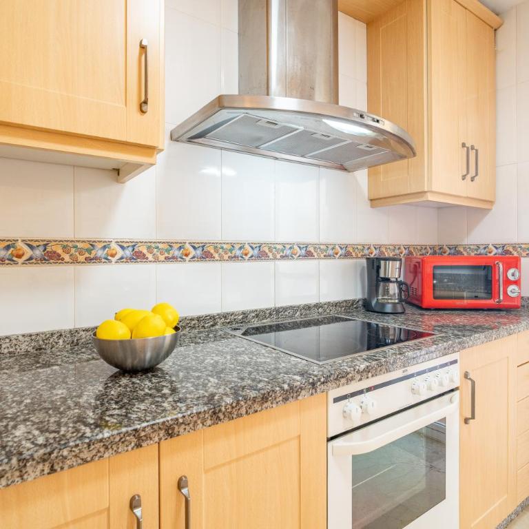 2-Bedroom Beachside Apartment with Private Parking, Estepona Centre - Apartamento de 2 dormitorios - 27