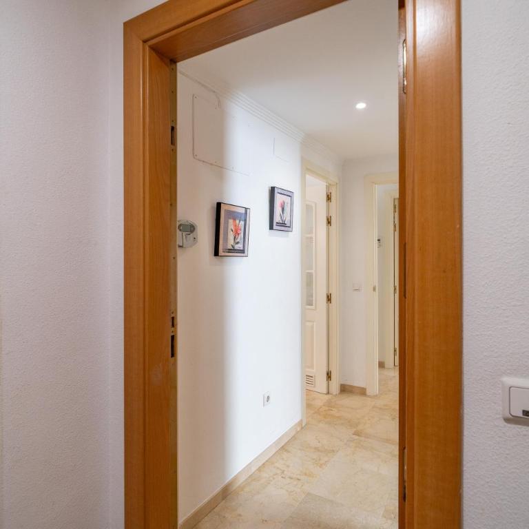 2-Bedroom Beachside Apartment with Private Parking, Estepona Centre - Apartamento de 2 dormitorios - 36