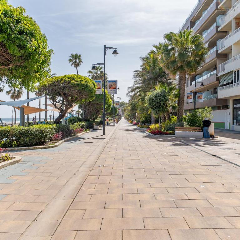2-Bedroom Beachside Apartment with Private Parking, Estepona Centre - Apartamento de 2 dormitorios - 50