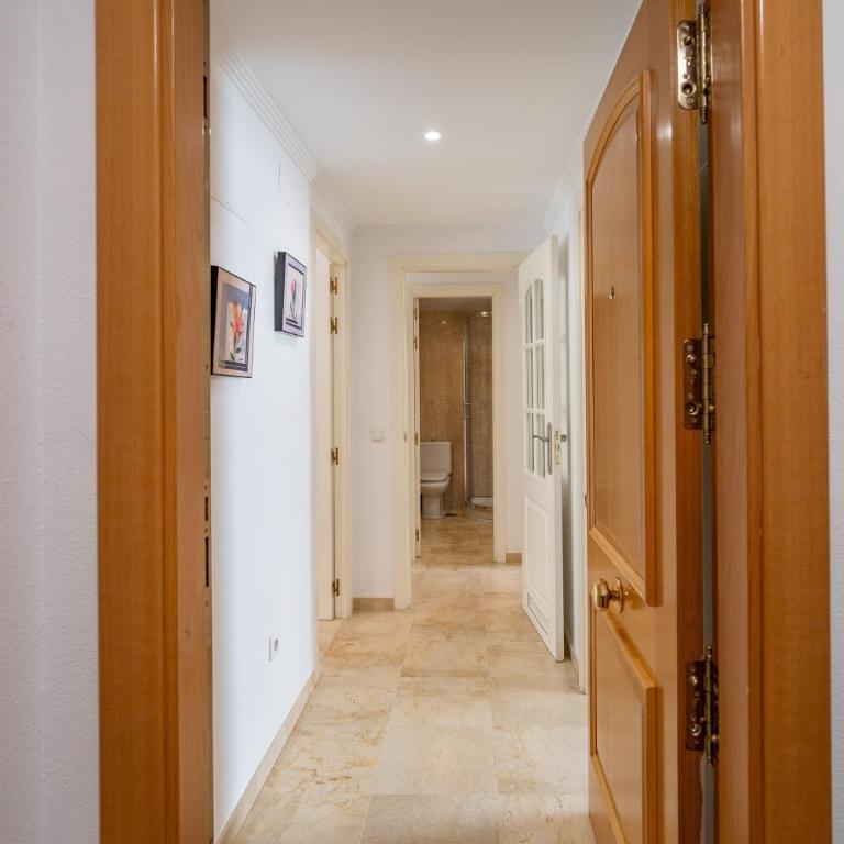2-Bedroom Beachside Apartment with Private Parking, Estepona Centre - Apartamento de 2 dormitorios - 41