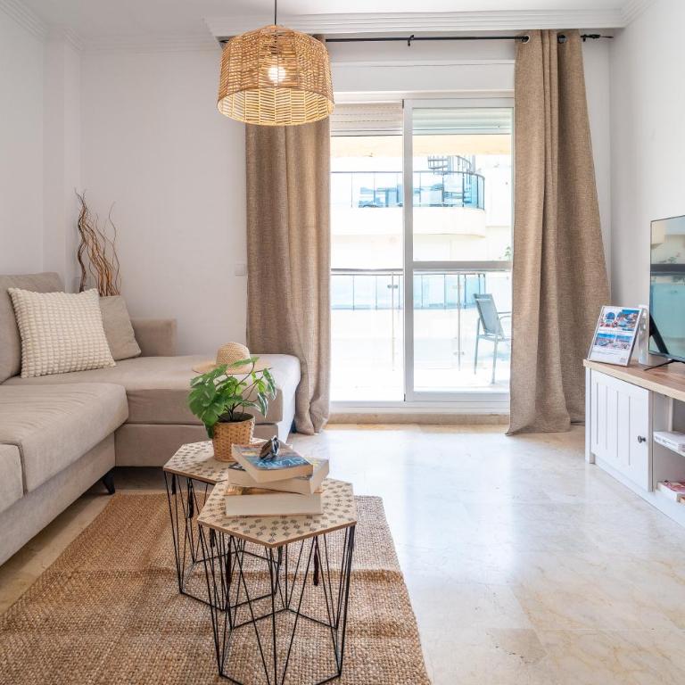2-Bedroom Beachside Apartment with Private Parking, Estepona Centre - Apartamento de 2 dormitorios - 13