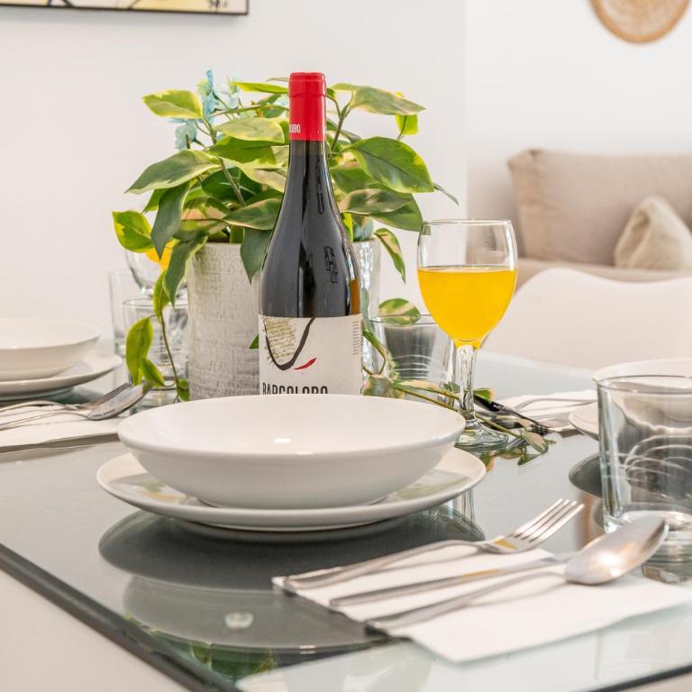 2-Bedroom Beachside Apartment with Private Parking, Estepona Centre - Apartamento de 2 dormitorios - 24