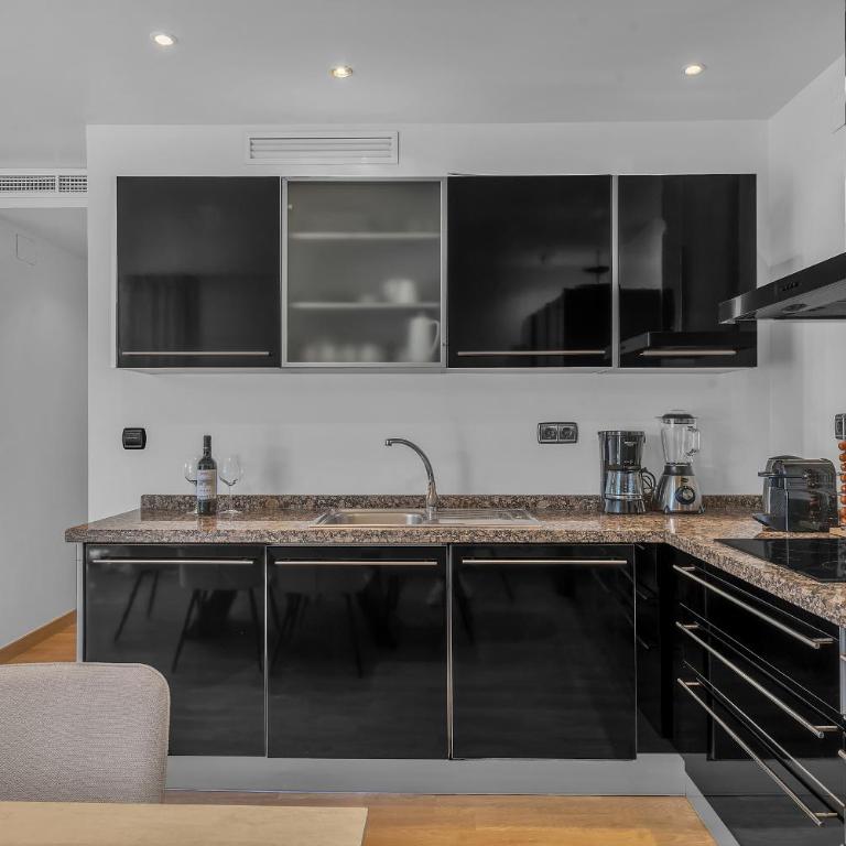 Marbella Real - Stylish 2 Bedroom Apartment by Finest Rentals - Apartamento de 3 dormitorios - 6