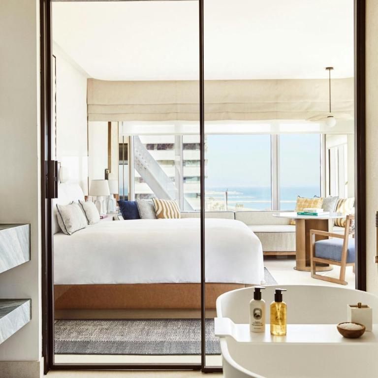 Hotel Arts Barcelona - Club Deluxe King Room - Club Level/Upper Floor - 5