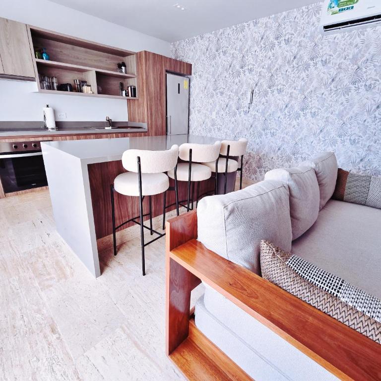 1 BedRoom with King Bed and Balcony with Amenities View - Apartment with Balcony - 4