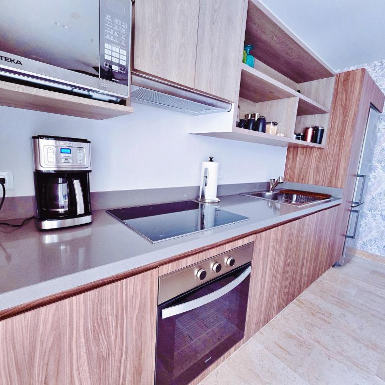 1 BedRoom with King Bed and Balcony with Amenities View - Apartment with Balcony - 11
