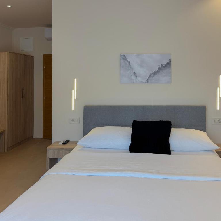 Shangri La Mansion - Superior Double Room - 2