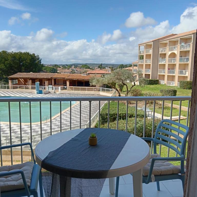 Agréable studio climatisé, avec parking, piscine et vue - Studio - Vue sur Piscine - 14