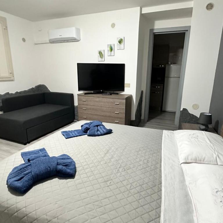 Nicholas Home - One-Bedroom Apartment - 3