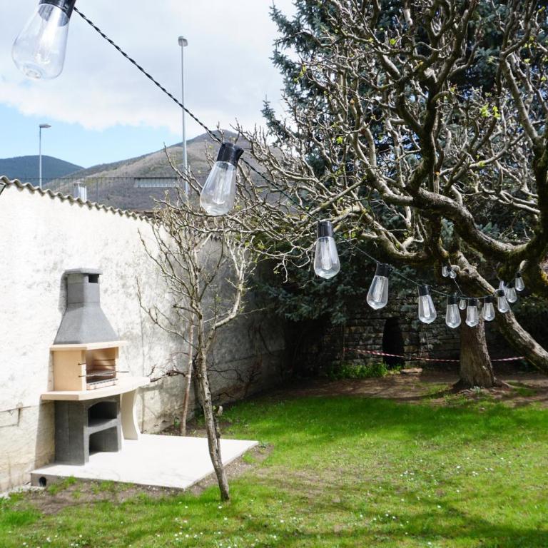 Cirjuana, casa en el centro con agradable jardín y barbacoa BY PIRINEOS 360 - Four-Bedroom House - 32