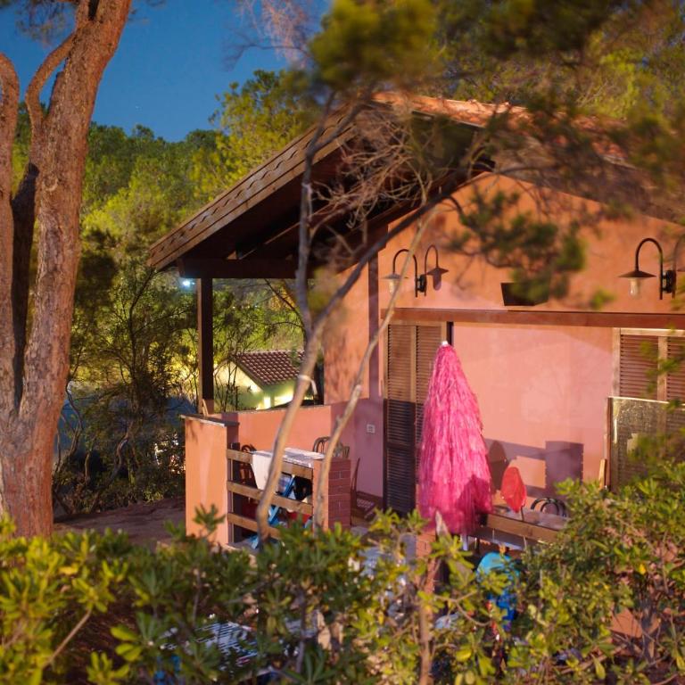 Camping Lacona Pineta - Bungalow con 2 Camere da Letto - 13