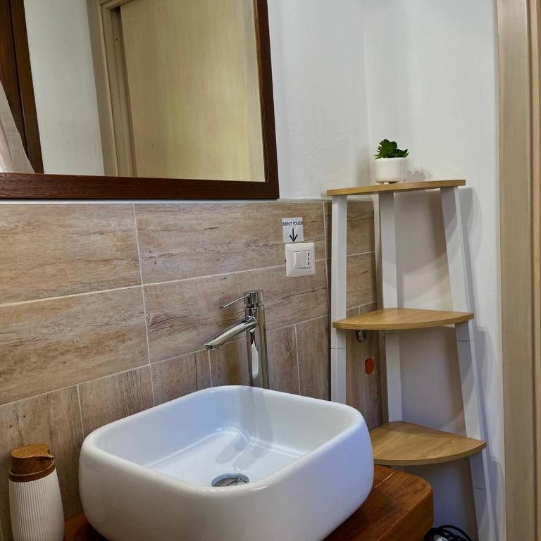 Home Via Neve-Historical Centre - Double Room with Balcony - 6