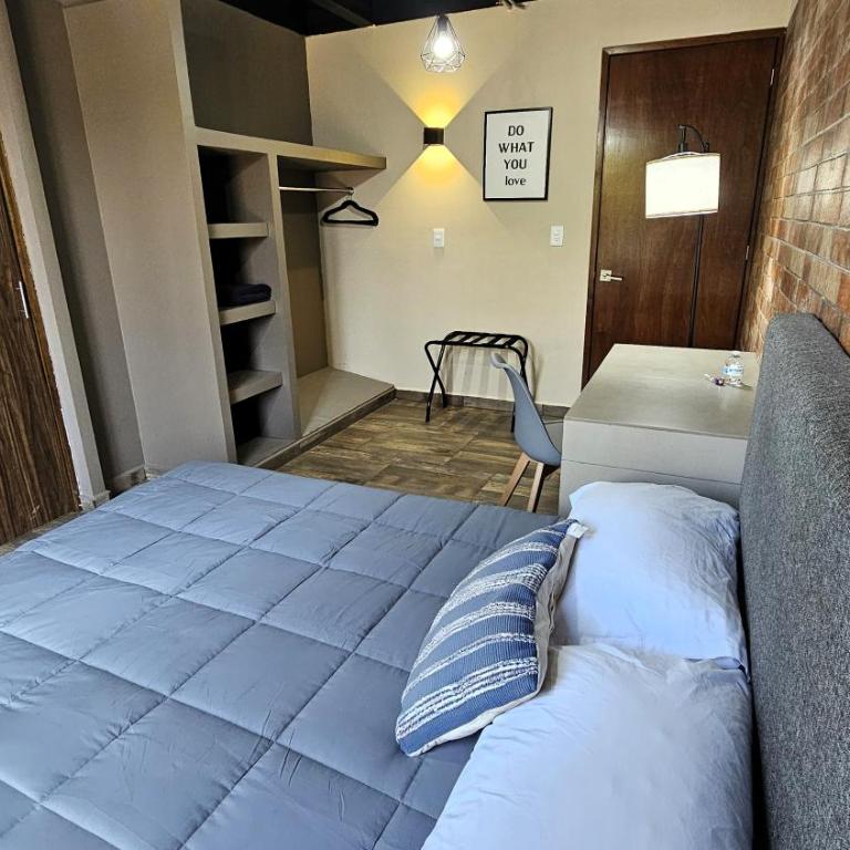 R03 MID STUDIO at ITESM CEM Full Services, Shared-Kitchen, Fridge ,Laundry, Smart TV, Parking, Balcony - Habitación Doble con baño privado - 1 o 2 camas - 3