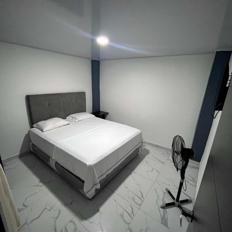 Hotel GB - Single Room - 2