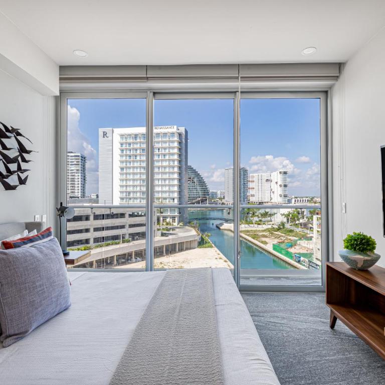 Oceanview 3 BR condo, rooftop pool&jacuzzi, beach! - 1 - 7