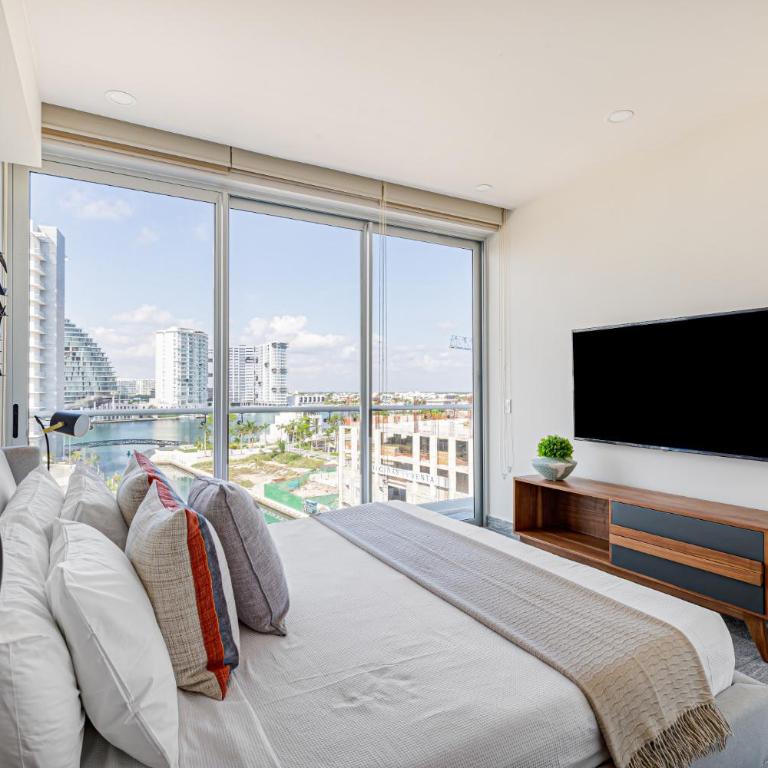 Oceanview 3 BR condo, rooftop pool&jacuzzi, beach! - 1 - 6