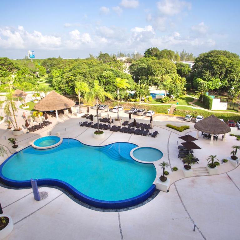 Large apartment with pool and terrace! - Two-Bedroom Apartment - 16