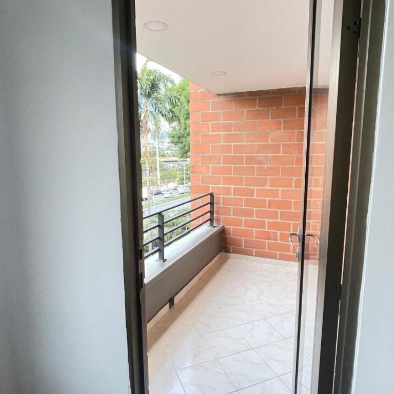 Aparta estudio muy bien ubicado - Apartment - 24