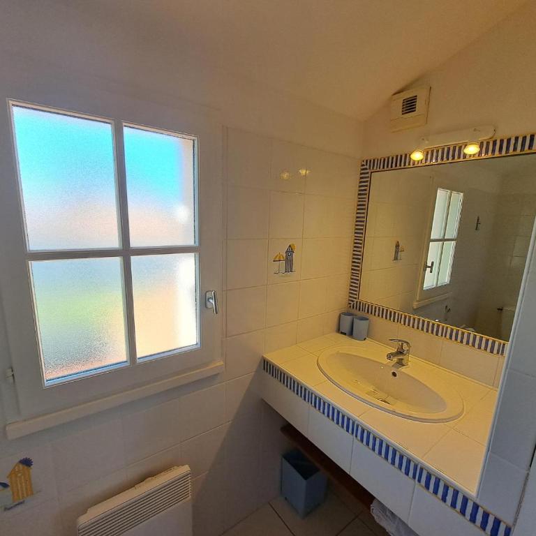 Maison charmante pour 6 personnes, résidence calme avec piscine privée - FR-1-323-578 - Ferienhaus - 32