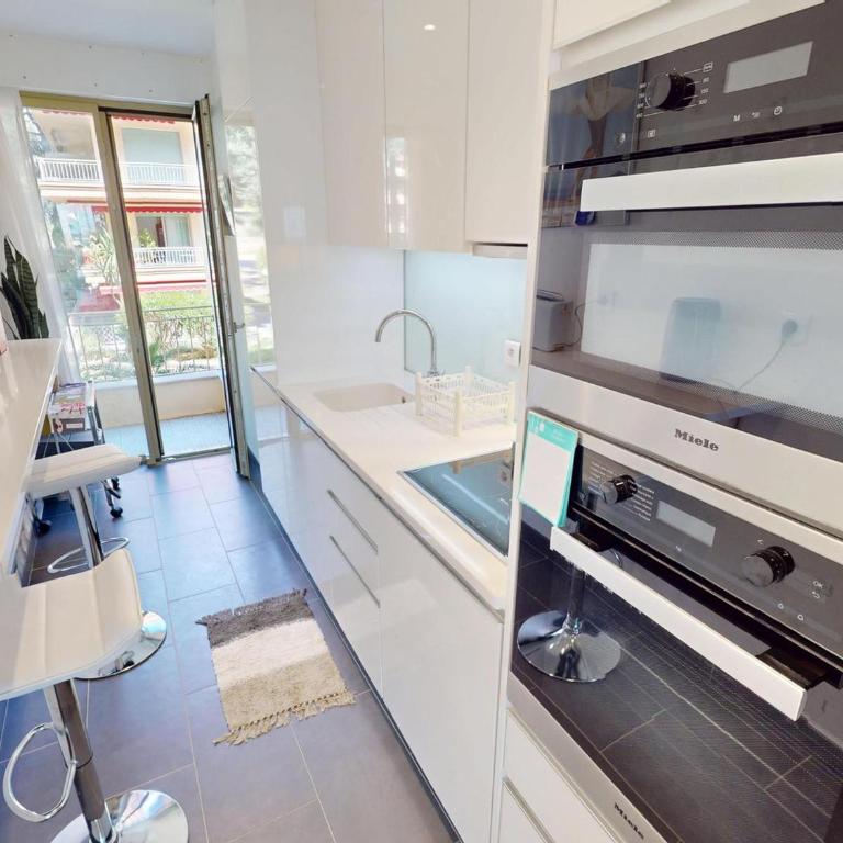 Spacieux 2P rénové face mer avec terrasse et garage - FR-1-196-381 - Apartment - 10