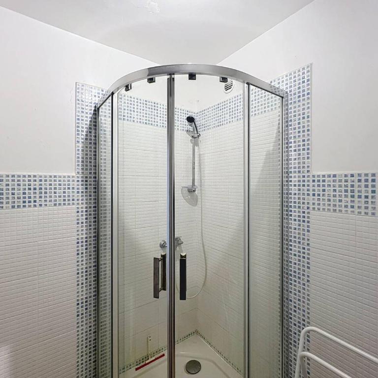 Appartement lumineux près de la plage avec parking sécurisé à Saint-Cyr-sur-Mer - FR-1-770-49 - Appartement - 12