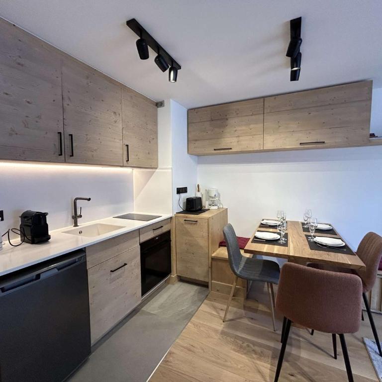 Appartement rénové Méribel, proche pistes, fibre incluse - FR-1-180-657 - Apartment - 2