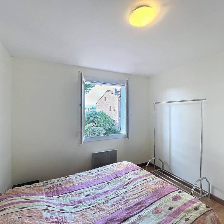 Appartement lumineux près de la plage avec parking sécurisé à Saint-Cyr-sur-Mer - FR-1-770-49 - Appartement - 16