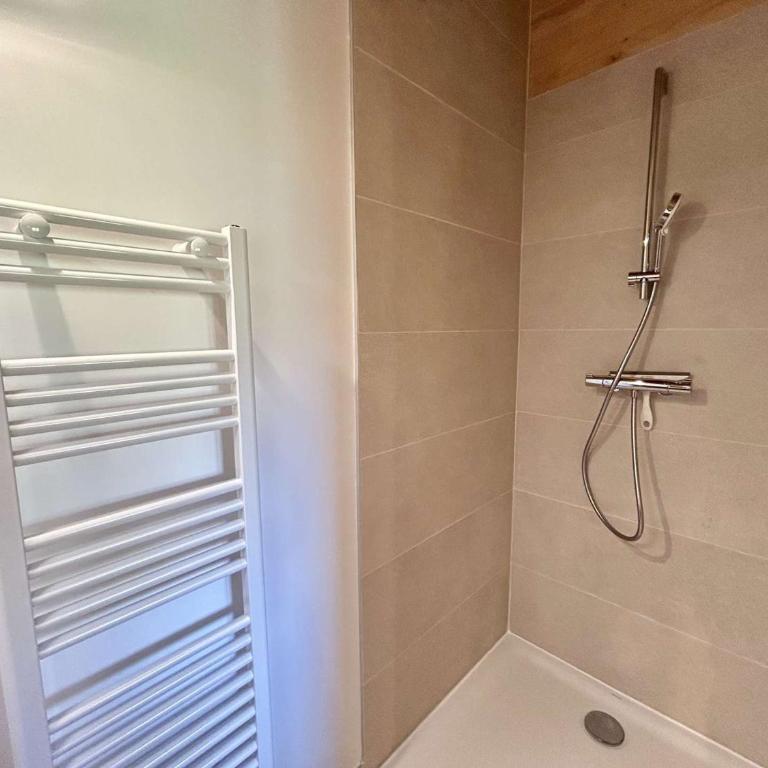 Appartement 3 Pièces, 4-6 Couchages, Vue Montagne, Parking Privé - FR-1-597-192 - Appartement - 10