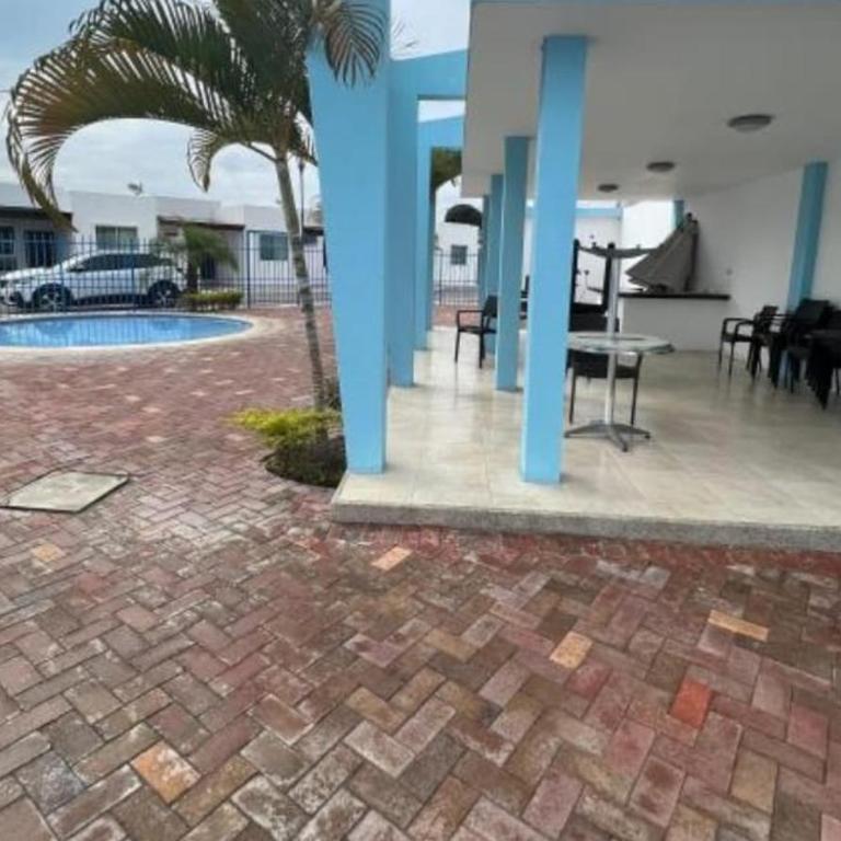 Villa con patio grande en urb cerca del Malecon Salinas - Three-Bedroom Villa - 18