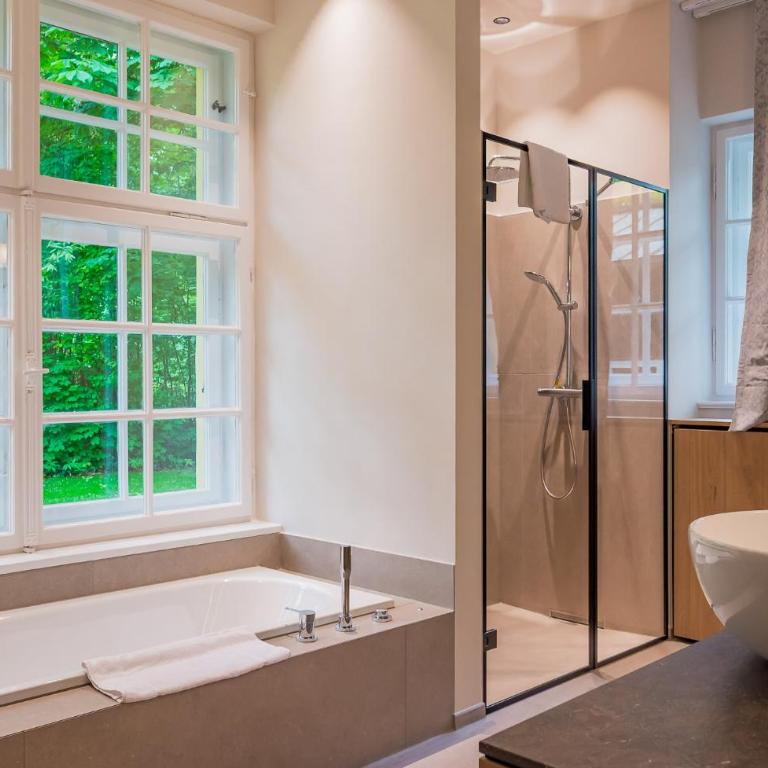 Gutshotel Menterschwaige - Heritage Boutique Hotel with Timless Elegance - Superior Suite - 4